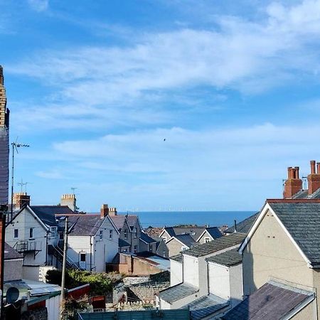 Rhubarb Terrace On The Coast - Sleeps 1-6 Villa Colwyn Bay Bagian luar foto