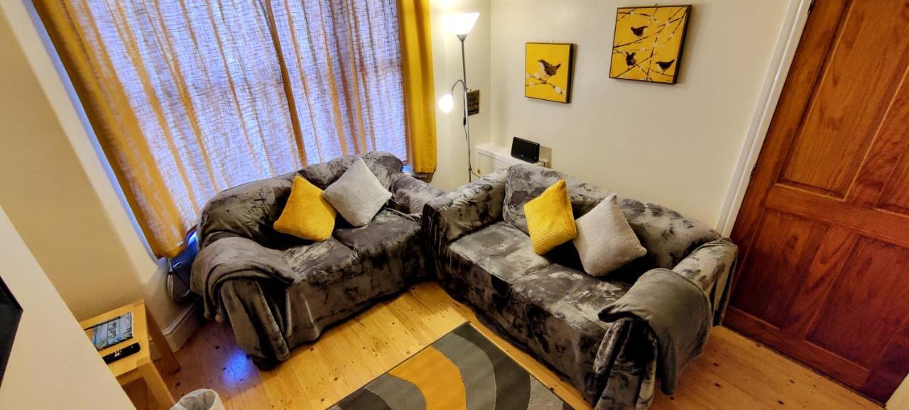 Rhubarb Terrace On The Coast - Sleeps 1-6 Villa Colwyn Bay Bagian luar foto