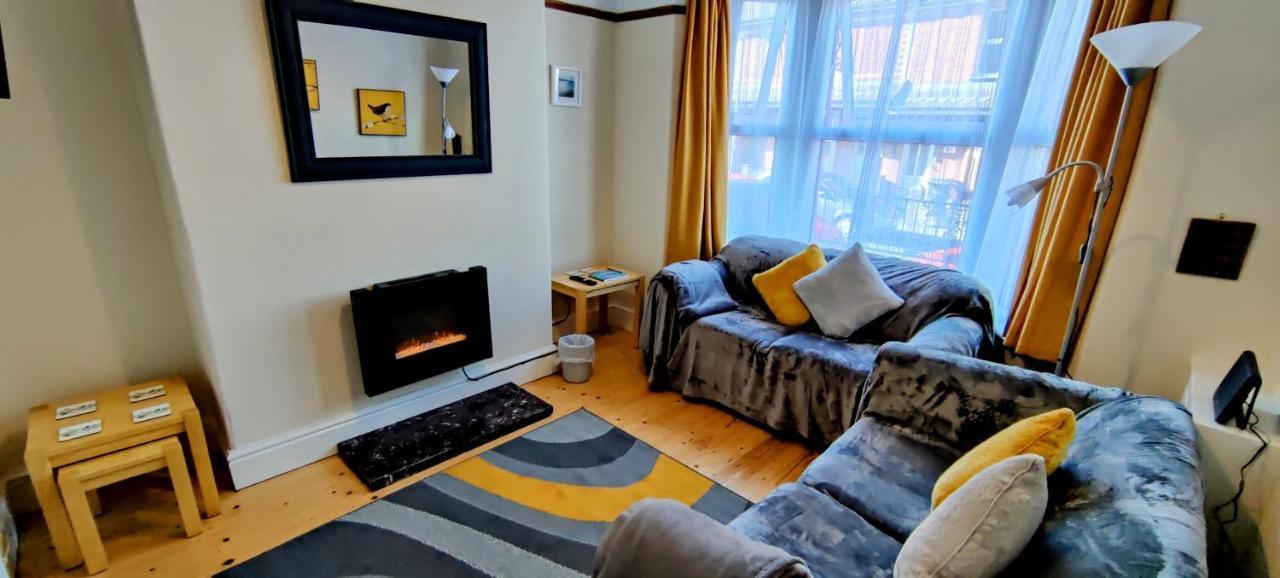 Rhubarb Terrace On The Coast - Sleeps 1-6 Villa Colwyn Bay Bagian luar foto