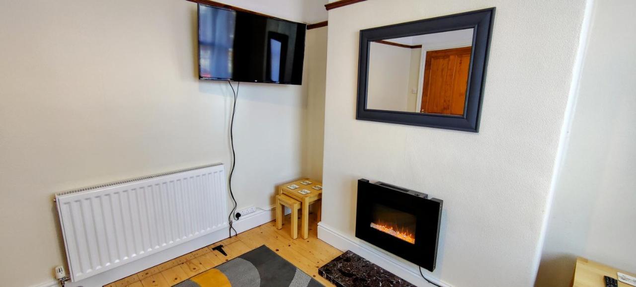 Rhubarb Terrace On The Coast - Sleeps 1-6 Villa Colwyn Bay Bagian luar foto