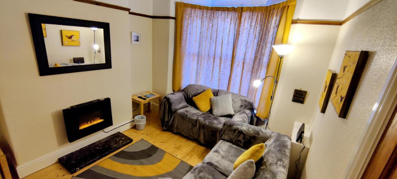 Rhubarb Terrace On The Coast - Sleeps 1-6 Villa Colwyn Bay Bagian luar foto
