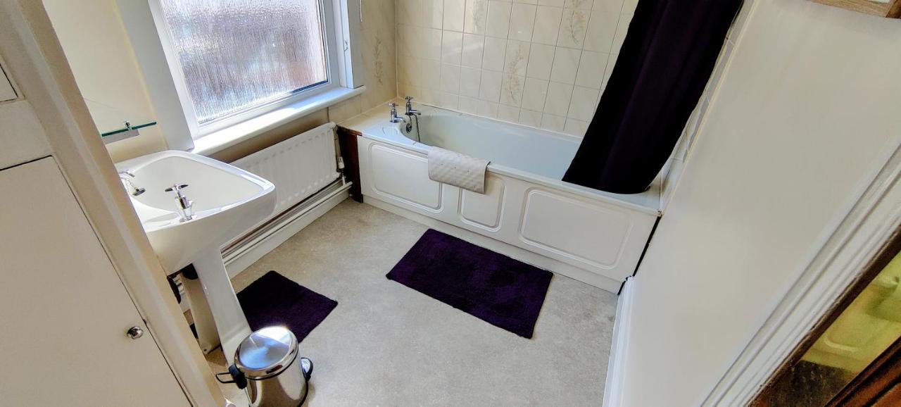Rhubarb Terrace On The Coast - Sleeps 1-6 Villa Colwyn Bay Bagian luar foto
