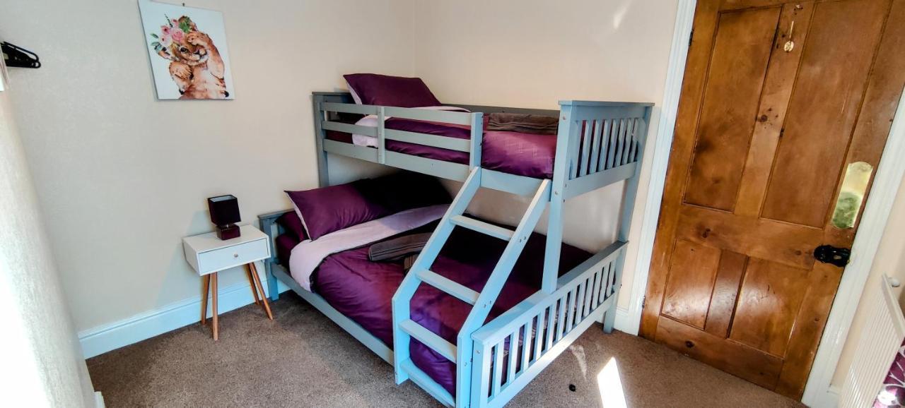 Rhubarb Terrace On The Coast - Sleeps 1-6 Villa Colwyn Bay Bagian luar foto
