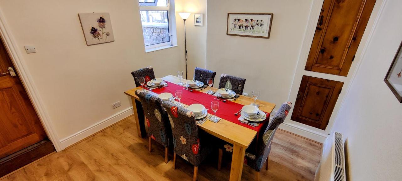 Rhubarb Terrace On The Coast - Sleeps 1-6 Villa Colwyn Bay Bagian luar foto