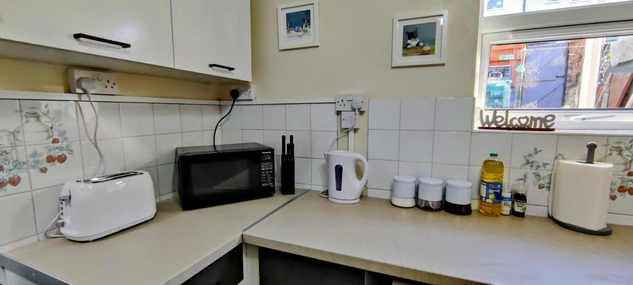 Rhubarb Terrace On The Coast - Sleeps 1-6 Villa Colwyn Bay Bagian luar foto