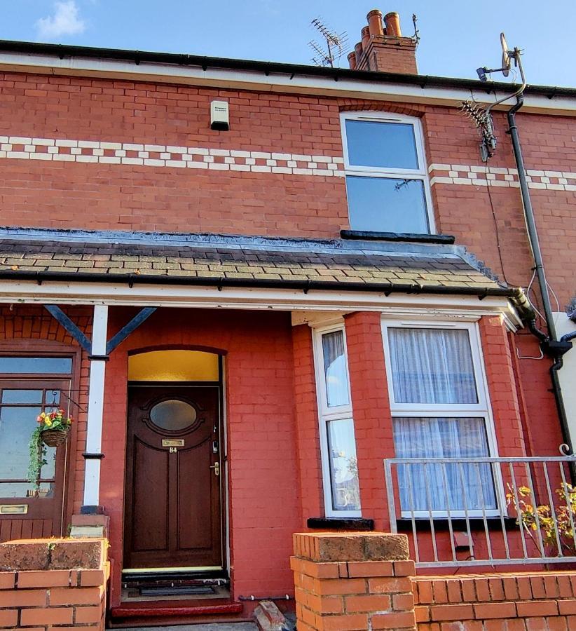 Rhubarb Terrace On The Coast - Sleeps 1-6 Villa Colwyn Bay Bagian luar foto