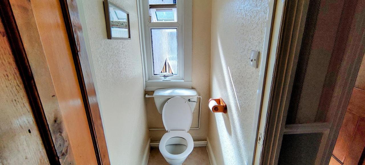 Rhubarb Terrace On The Coast - Sleeps 1-6 Villa Colwyn Bay Bagian luar foto