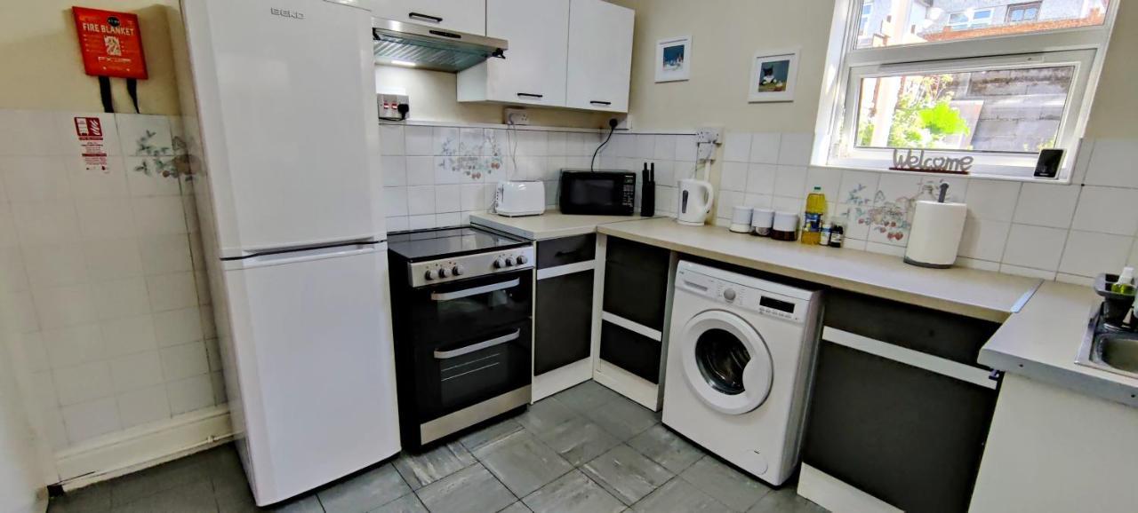 Rhubarb Terrace On The Coast - Sleeps 1-6 Villa Colwyn Bay Bagian luar foto