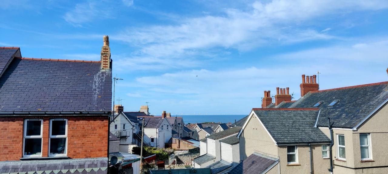 Rhubarb Terrace On The Coast - Sleeps 1-6 Villa Colwyn Bay Bagian luar foto