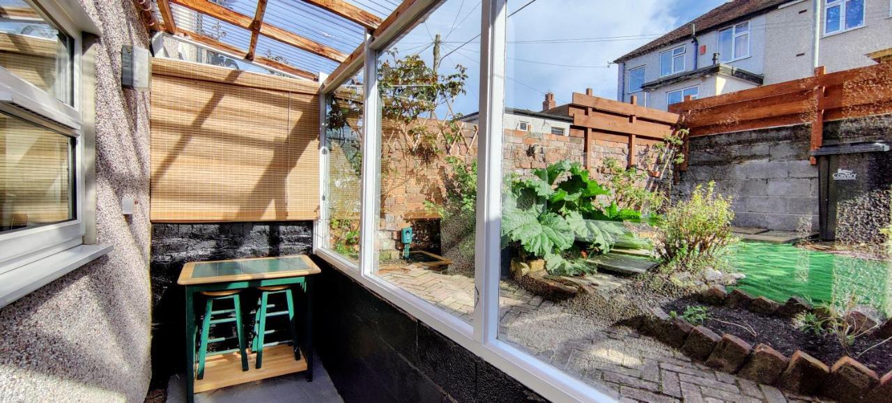 Rhubarb Terrace On The Coast - Sleeps 1-6 Villa Colwyn Bay Bagian luar foto